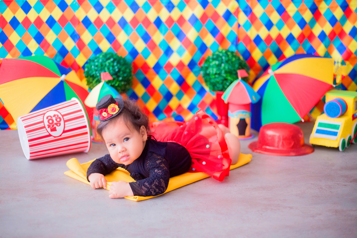 acompanhamento mensal de bebe caxias do sul figurino cenario tematico  personagem foto infantil serra gaucha fotografia familia mundo azul rosa ensaio fotografico crianca newborn baby menino menina smash the cake esmague o bolo banheira urso circo