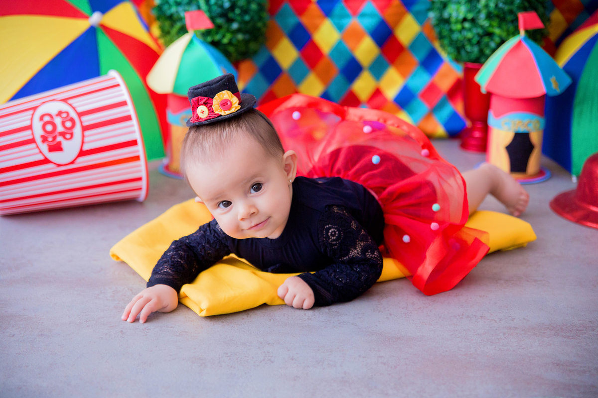 acompanhamento mensal de bebe caxias do sul figurino cenario tematico  personagem foto infantil serra gaucha fotografia familia mundo azul rosa ensaio fotografico crianca newborn baby menino menina smash the cake esmague o bolo banheira urso circo
