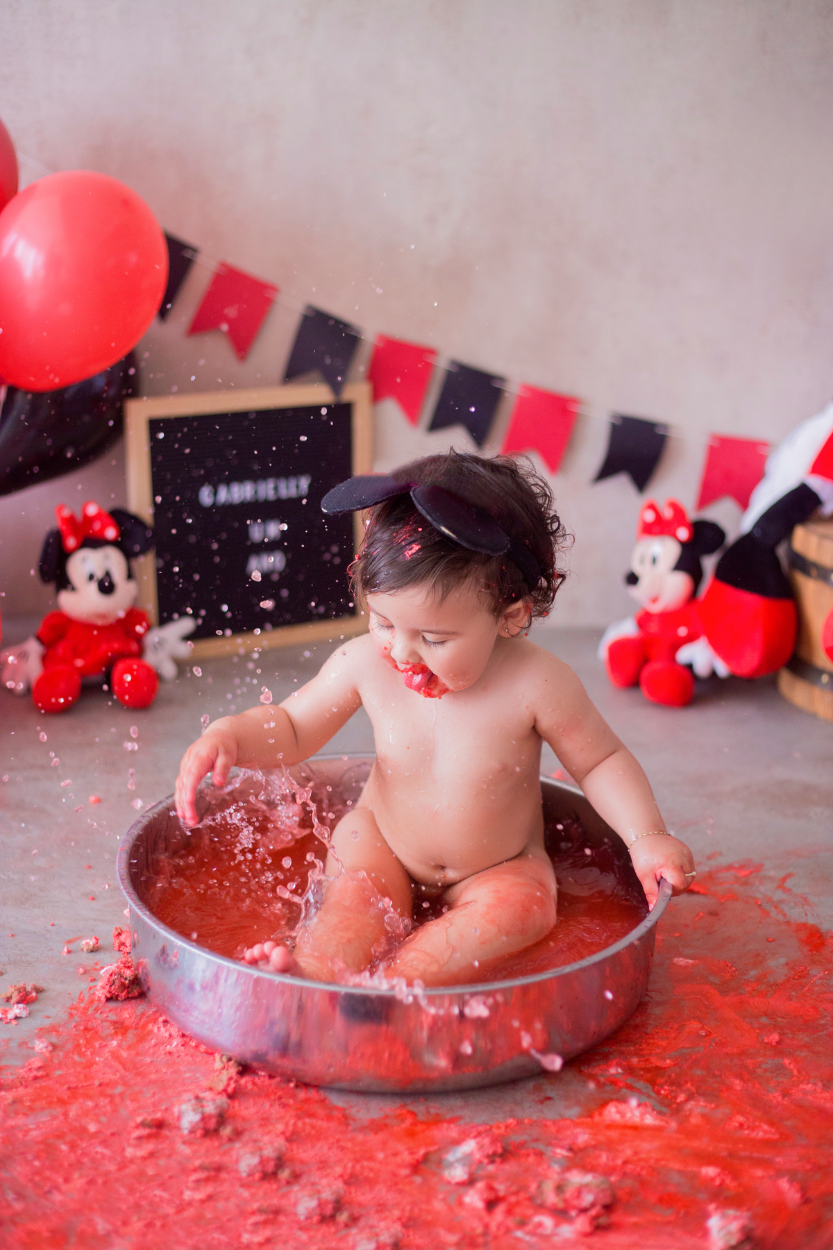 acompanhamento mensal de bebe caxias do sul figurino cenario tematico  personagem foto infantil serra gaucha fotografia familia mundo azul rosa ensaio fotografico crianca newborn baby menino menina smash the cake esmague o bolo banheira urso circo