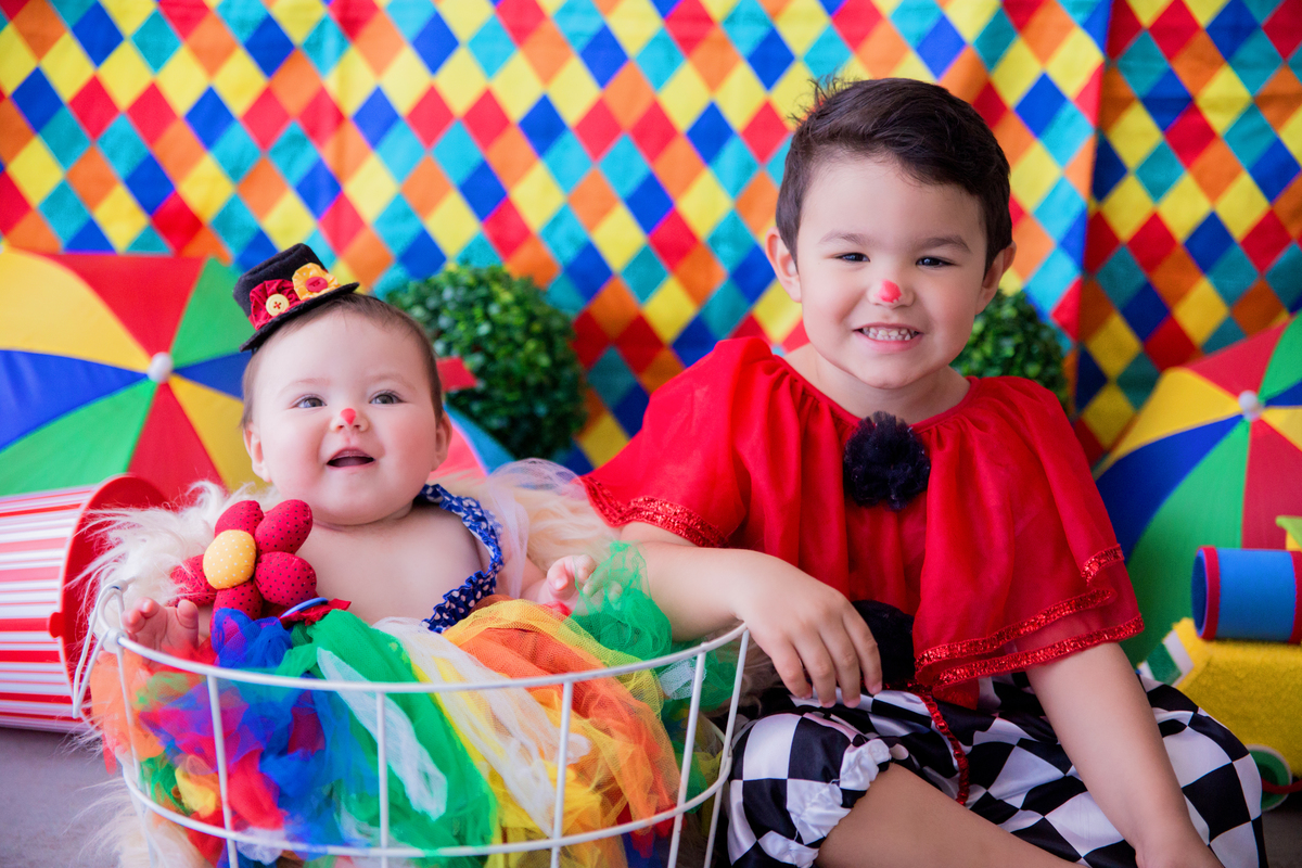 acompanhamento mensal de bebe caxias do sul figurino cenario tematico  personagem foto infantil serra gaucha fotografia familia mundo azul rosa ensaio fotografico crianca newborn baby menino menina smash the cake esmague o bolo banheira urso circo