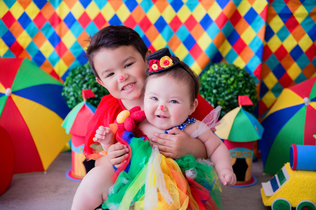 acompanhamento mensal de bebe caxias do sul figurino cenario tematico  personagem foto infantil serra gaucha fotografia familia mundo azul rosa ensaio fotografico crianca newborn baby menino menina smash the cake esmague o bolo banheira urso circo
