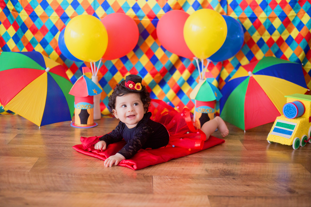 acompanhamento mensal de bebe caxias do sul figurino cenario tematico  personagem foto infantil serra gaucha fotografia familia mundo azul rosa ensaio fotografico crianca newborn baby menino menina smash the cake esmague o bolo banheira urso circo