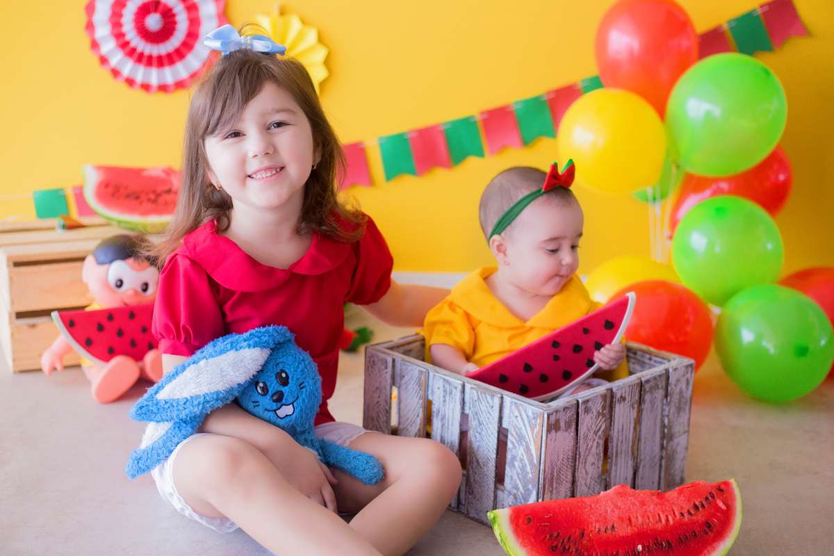 acompanhamento mensal de bebe caxias do sul figurino cenario tematico  personagem foto infantil serra gaucha fotografia familia mundo azul rosa ensaio fotografico crianca newborn baby menino menina smash the cake esmague o bolo banheira urso circo