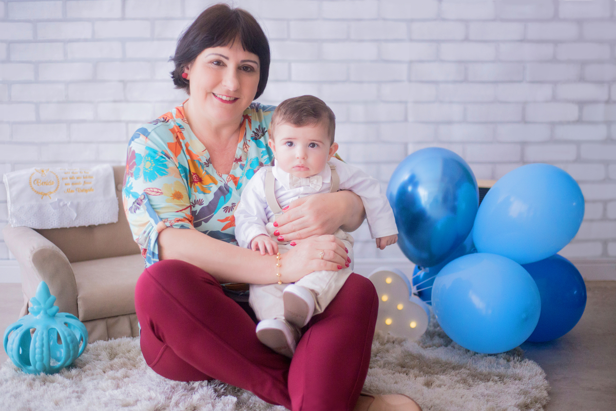 acompanhamento mensal de bebe caxias do sul figurino cenario tematico  personagem foto infantil serra gaucha fotografia familia mundo azul rosa ensaio fotografico crianca newborn baby menino menina smash the cake esmague o bolo banheira urso circo