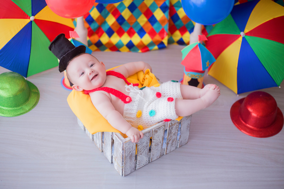 acompanhamento mensal de bebe caxias do sul figurino cenario tematico  personagem foto infantil serra gaucha fotografia familia mundo azul rosa ensaio fotografico crianca newborn baby menino menina smash the cake esmague o bolo banheira urso circo