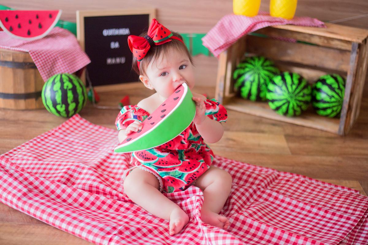 acompanhamento mensal de bebe caxias do sul figurino cenario tematico  personagem foto infantil serra gaucha fotografia familia mundo azul rosa ensaio fotografico crianca newborn baby menino menina smash the cake esmague o bolo banheira urso circo