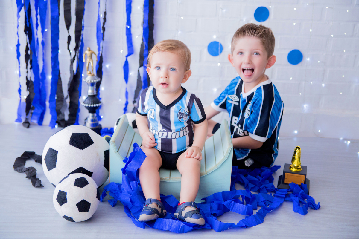 acompanhamento mensal de bebe caxias do sul figurino cenario tematico  personagem foto infantil serra gaucha fotografia familia mundo azul rosa ensaio fotografico crianca newborn baby menino menina smash the cake esmague o bolo banheira urso circo