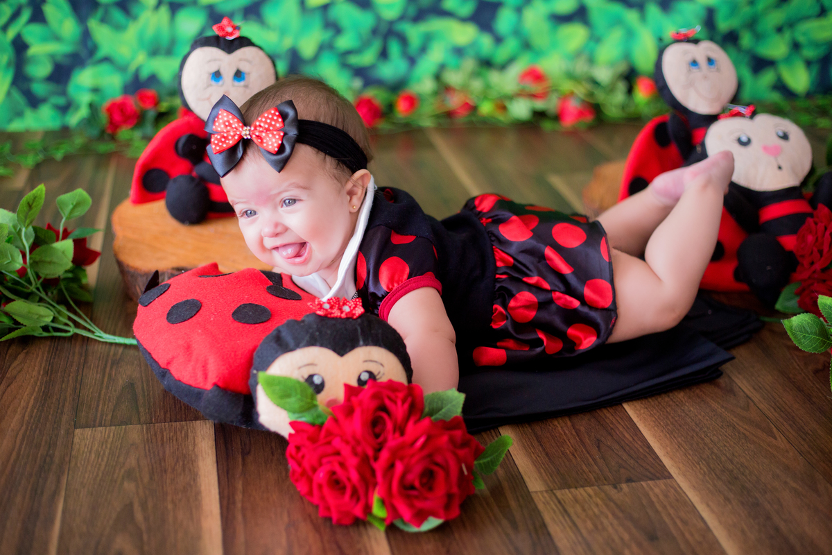 acompanhamento mensal de bebe caxias do sul figurino cenario tematico  personagem foto infantil serra gaucha fotografia familia mundo azul rosa ensaio fotografico crianca newborn baby menino menina smash the cake esmague o bolo banheira urso circo