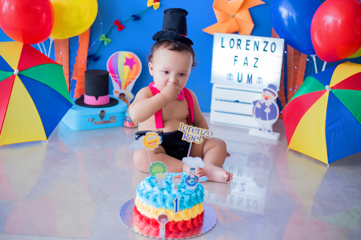 acompanhamento mensal de bebe caxias do sul figurino cenario tematico  personagem foto infantil serra gaucha fotografia familia mundo azul rosa ensaio fotografico crianca newborn baby menino menina smash the cake esmague o bolo banheira urso circo