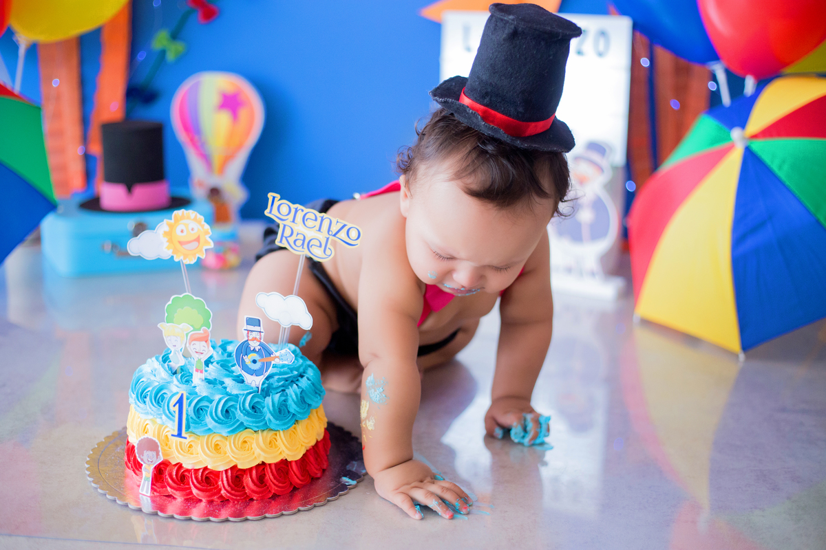 acompanhamento mensal de bebe caxias do sul figurino cenario tematico  personagem foto infantil serra gaucha fotografia familia mundo azul rosa ensaio fotografico crianca newborn baby menino menina smash the cake esmague o bolo banheira urso circo