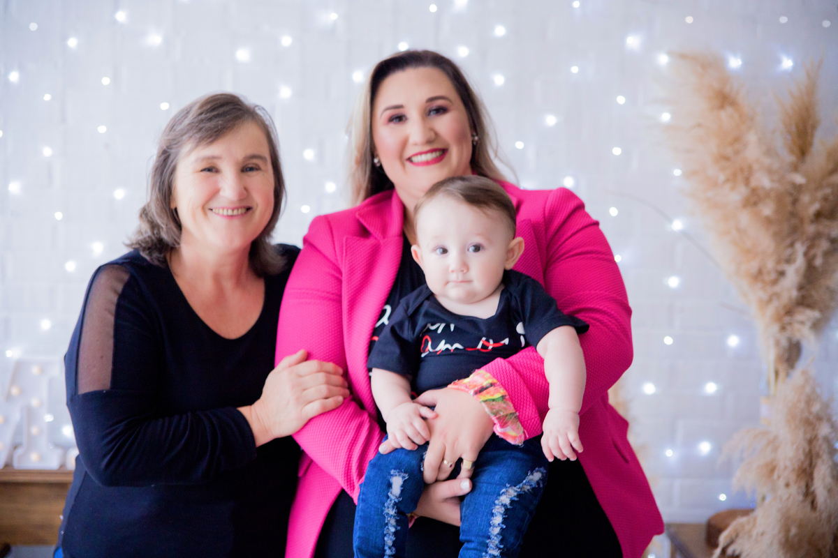 acompanhamento mensal de bebe caxias do sul figurino cenario tematico  personagem foto infantil serra gaucha fotografia familia mundo azul rosa ensaio fotografico crianca newborn baby menino menina smash the cake esmague o bolo banheira urso circo