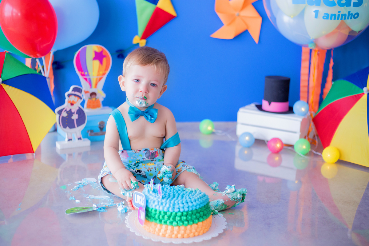 acompanhamento mensal de bebe caxias do sul figurino cenario tematico  personagem foto infantil serra gaucha fotografia familia mundo azul rosa ensaio fotografico crianca newborn baby menino menina smash the cake esmague o bolo banheira urso circo