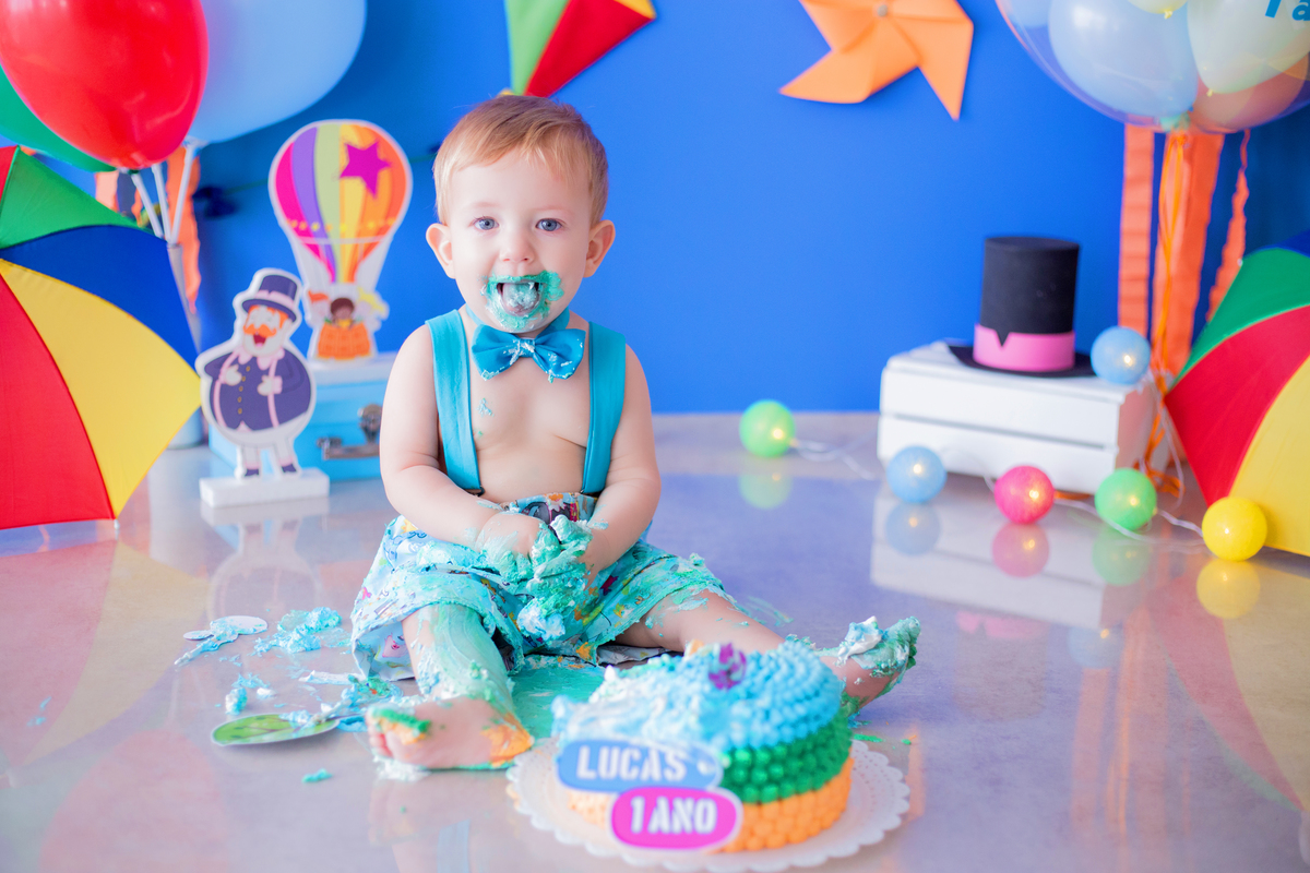 acompanhamento mensal de bebe caxias do sul figurino cenario tematico  personagem foto infantil serra gaucha fotografia familia mundo azul rosa ensaio fotografico crianca newborn baby menino menina smash the cake esmague o bolo banheira urso circo