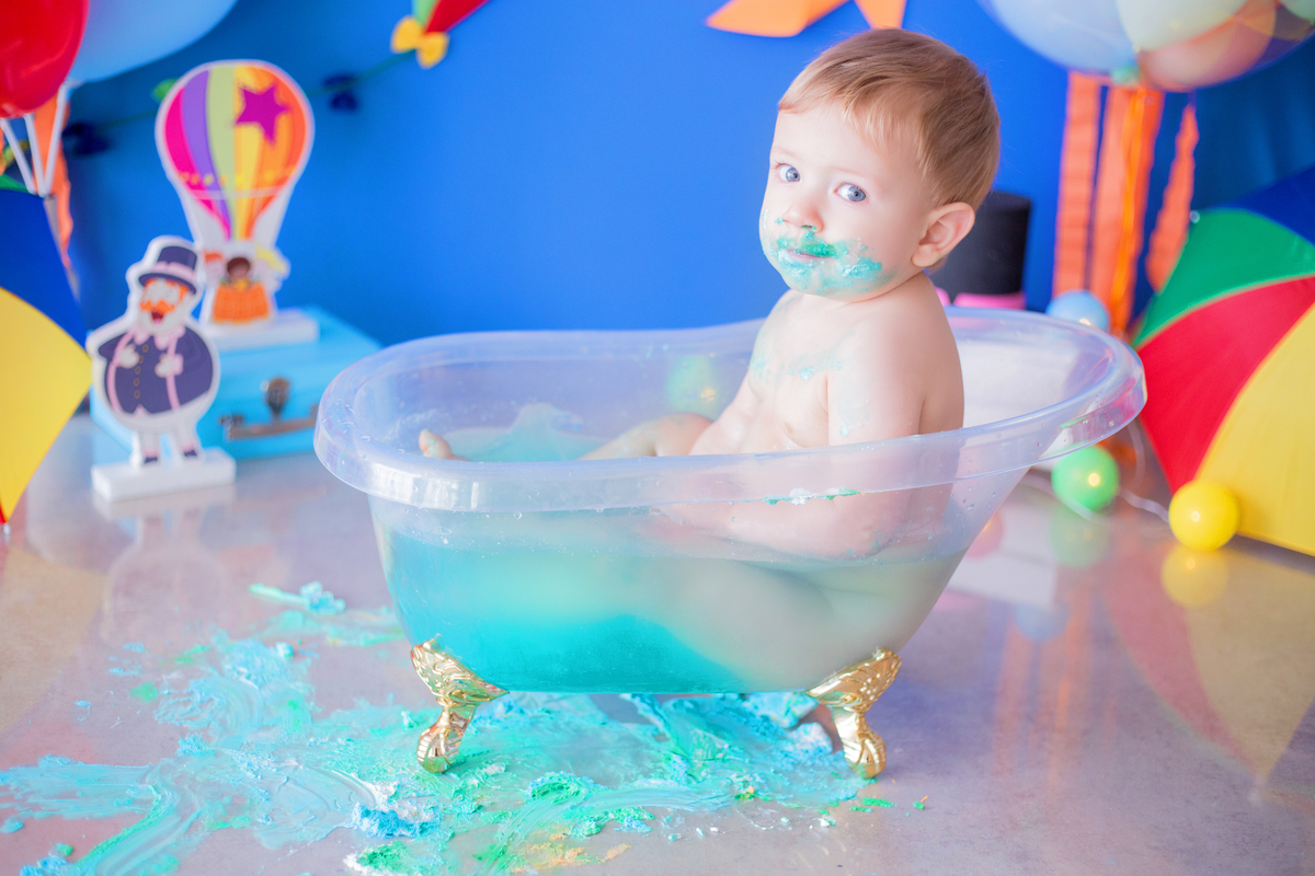 acompanhamento mensal de bebe caxias do sul figurino cenario tematico  personagem foto infantil serra gaucha fotografia familia mundo azul rosa ensaio fotografico crianca newborn baby menino menina smash the cake esmague o bolo banheira urso circo