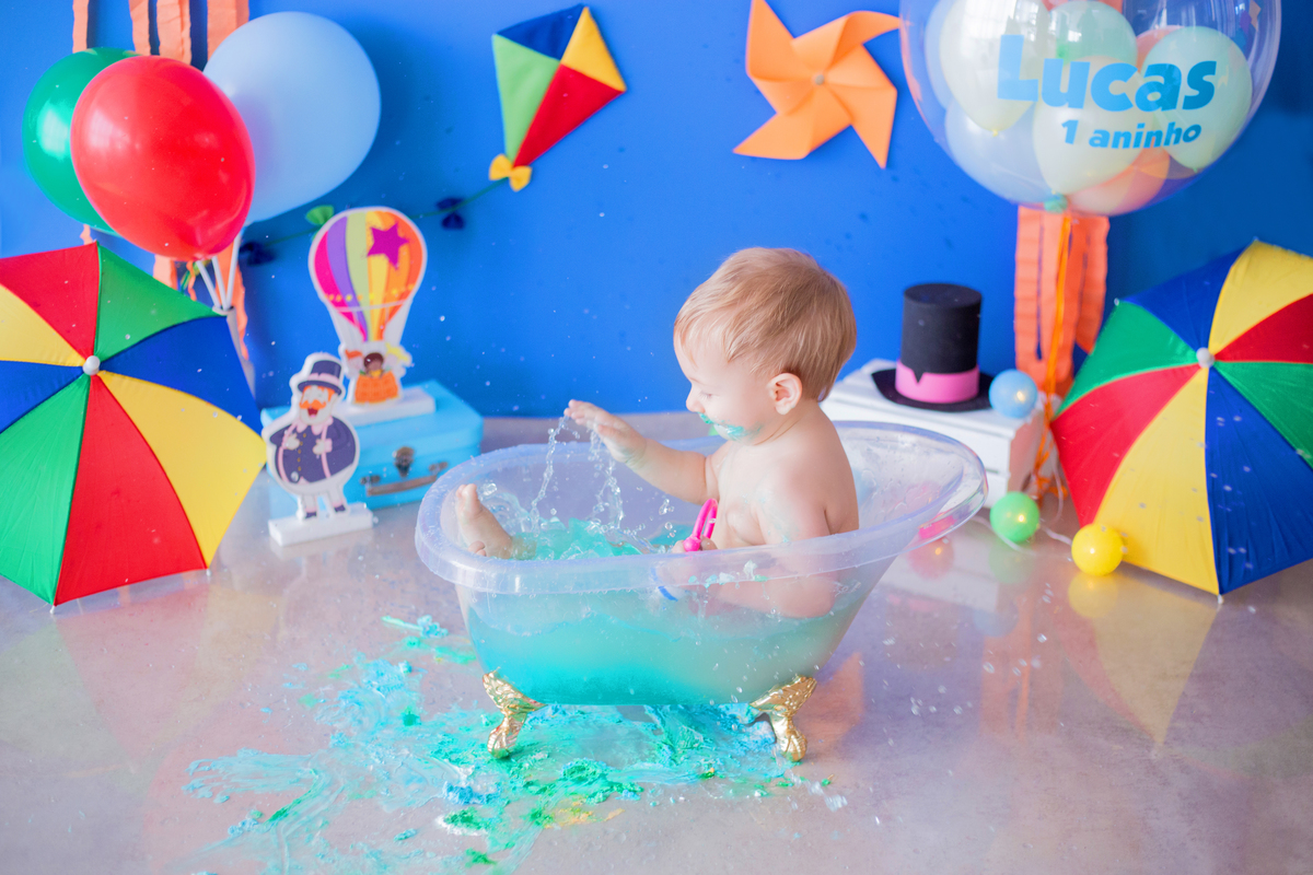 acompanhamento mensal de bebe caxias do sul figurino cenario tematico  personagem foto infantil serra gaucha fotografia familia mundo azul rosa ensaio fotografico crianca newborn baby menino menina smash the cake esmague o bolo banheira urso circo