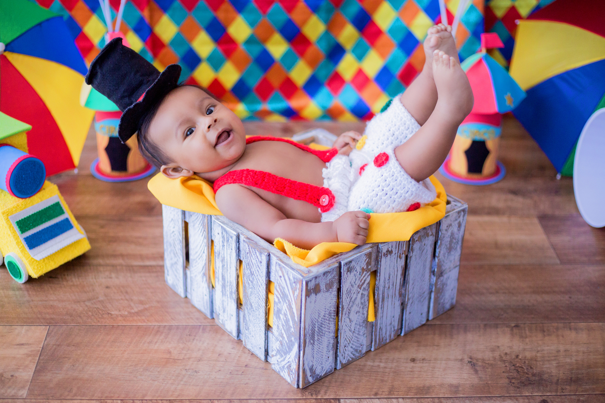 acompanhamento mensal de bebe caxias do sul figurino cenario tematico  personagem foto infantil serra gaucha fotografia familia mundo azul rosa ensaio fotografico crianca newborn baby menino menina smash the cake esmague o bolo banheira urso circo