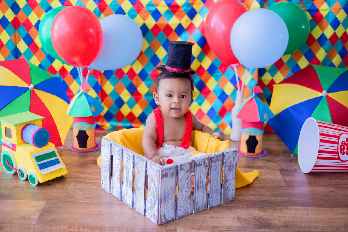 acompanhamento mensal de bebe caxias do sul figurino cenario tematico  personagem foto infantil serra gaucha fotografia familia mundo azul rosa ensaio fotografico crianca newborn baby menino menina smash the cake esmague o bolo banheira urso circo