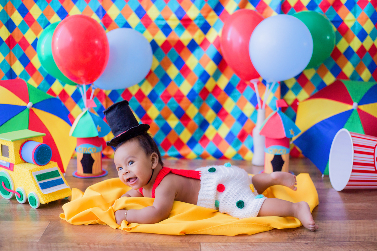 acompanhamento mensal de bebe caxias do sul figurino cenario tematico  personagem foto infantil serra gaucha fotografia familia mundo azul rosa ensaio fotografico crianca newborn baby menino menina smash the cake esmague o bolo banheira urso circo