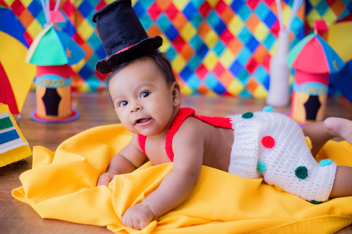 acompanhamento mensal de bebe caxias do sul figurino cenario tematico  personagem foto infantil serra gaucha fotografia familia mundo azul rosa ensaio fotografico crianca newborn baby menino menina smash the cake esmague o bolo banheira urso circo