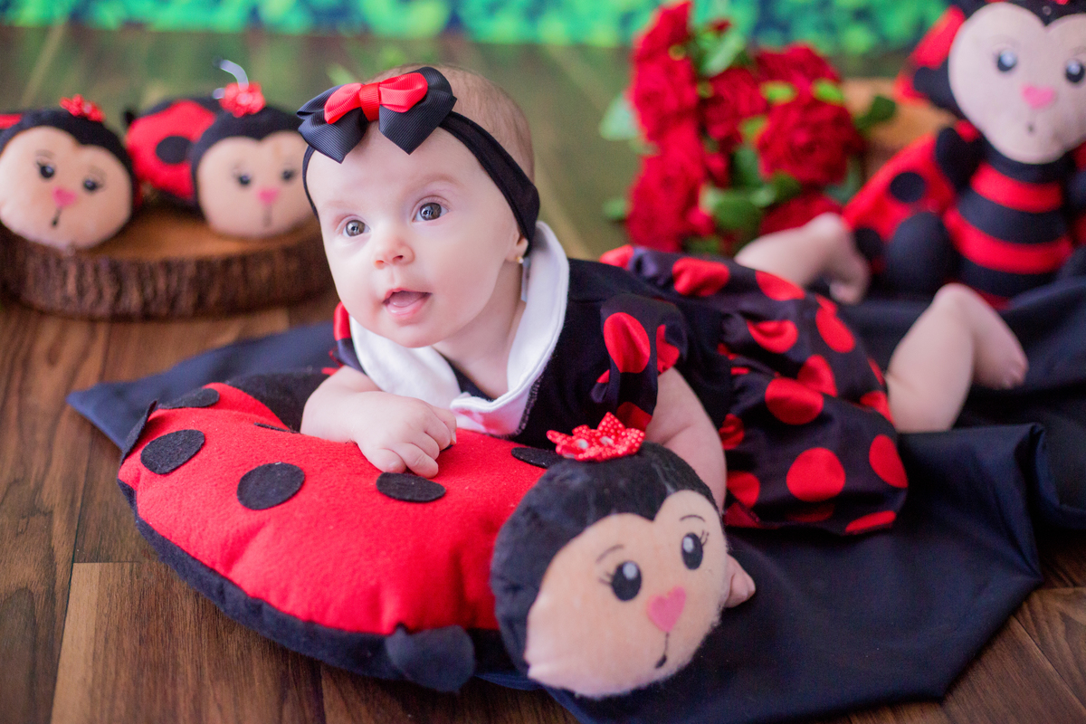 acompanhamento mensal de bebe caxias do sul figurino cenario tematico  personagem foto infantil serra gaucha fotografia familia mundo azul rosa ensaio fotografico crianca newborn baby menino menina smash the cake esmague o bolo banheira urso circo