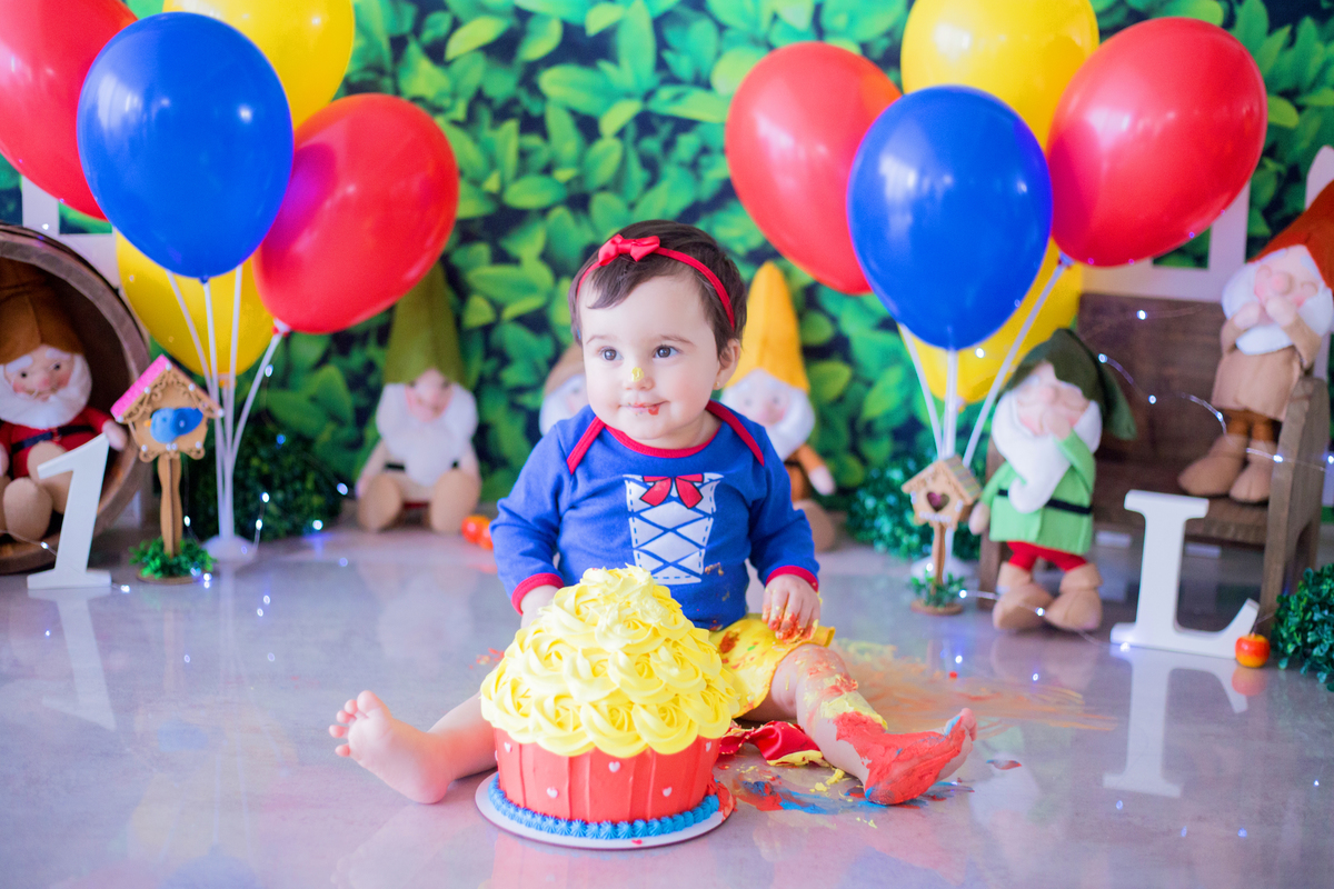 acompanhamento mensal de bebe caxias do sul figurino cenario tematico  personagem foto infantil serra gaucha fotografia familia mundo azul rosa ensaio fotografico crianca newborn baby menino menina smash the cake esmague o bolo banheira urso circo