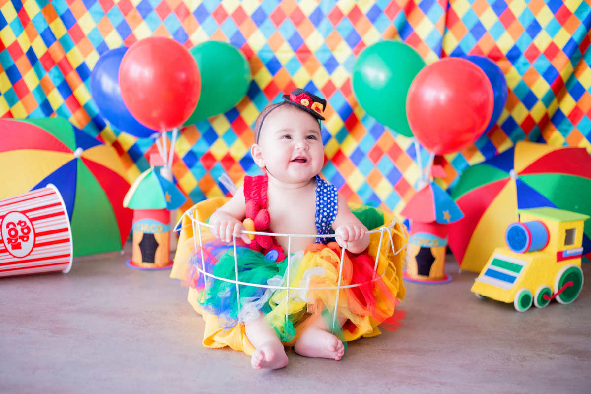 acompanhamento mensal de bebe caxias do sul figurino cenario tematico  personagem foto infantil serra gaucha fotografia familia mundo azul rosa ensaio fotografico crianca newborn baby menino menina smash the cake esmague o bolo banheira urso circo