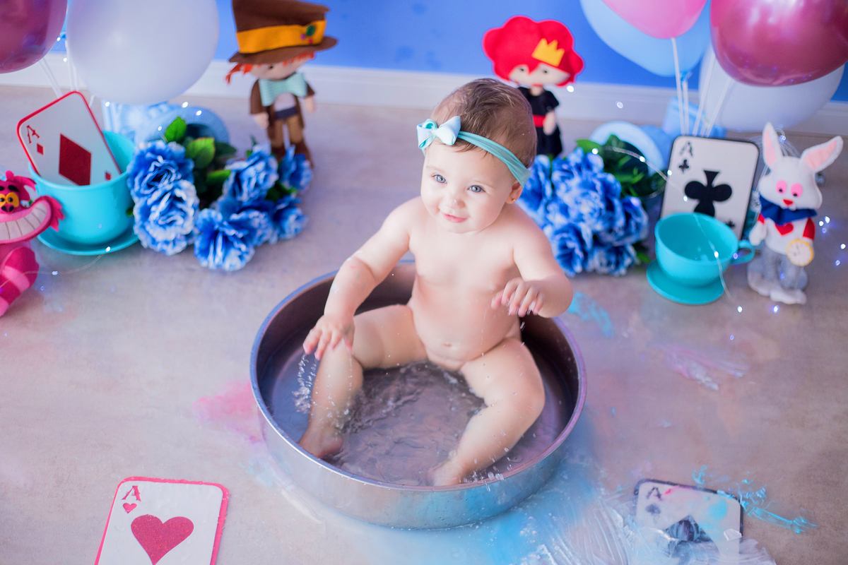 acompanhamento mensal de bebe caxias do sul figurino cenario tematico  personagem foto infantil serra gaucha fotografia familia mundo azul rosa ensaio fotografico crianca newborn baby menino menina smash the cake esmague o bolo banheira urso circo