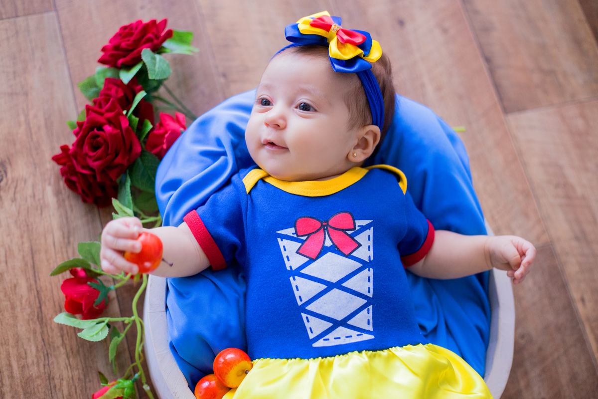 acompanhamento mensal de bebe caxias do sul figurino cenario tematico  personagem foto infantil serra gaucha fotografia familia mundo azul rosa ensaio fotografico crianca newborn baby menino menina smash the cake esmague o bolo banheira urso circo