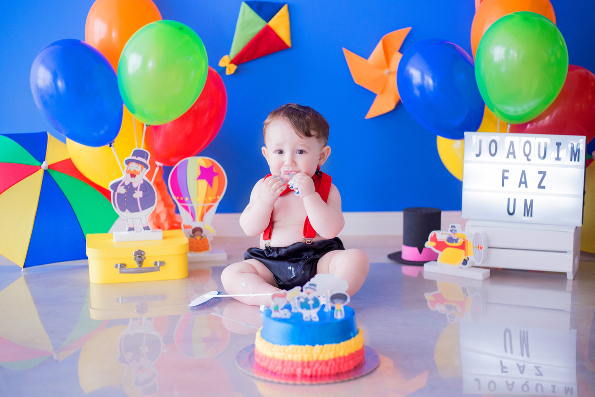 acompanhamento mensal de bebe caxias do sul figurino cenario tematico  personagem foto infantil serra gaucha fotografia familia mundo azul rosa ensaio fotografico crianca newborn baby menino menina smash the cake esmague o bolo banheira urso circo