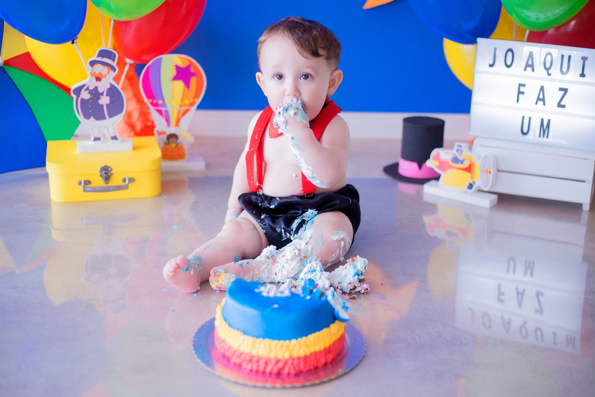 acompanhamento mensal de bebe caxias do sul figurino cenario tematico  personagem foto infantil serra gaucha fotografia familia mundo azul rosa ensaio fotografico crianca newborn baby menino menina smash the cake esmague o bolo banheira urso circo