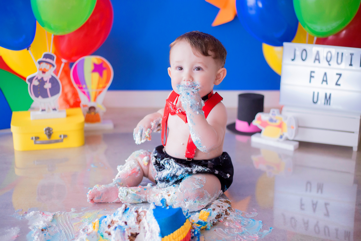 acompanhamento mensal de bebe caxias do sul figurino cenario tematico  personagem foto infantil serra gaucha fotografia familia mundo azul rosa ensaio fotografico crianca newborn baby menino menina smash the cake esmague o bolo banheira urso circo