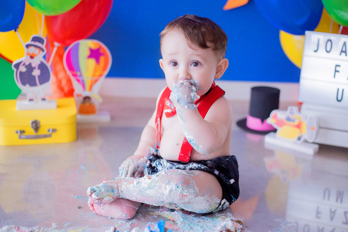 acompanhamento mensal de bebe caxias do sul figurino cenario tematico  personagem foto infantil serra gaucha fotografia familia mundo azul rosa ensaio fotografico crianca newborn baby menino menina smash the cake esmague o bolo banheira urso circo