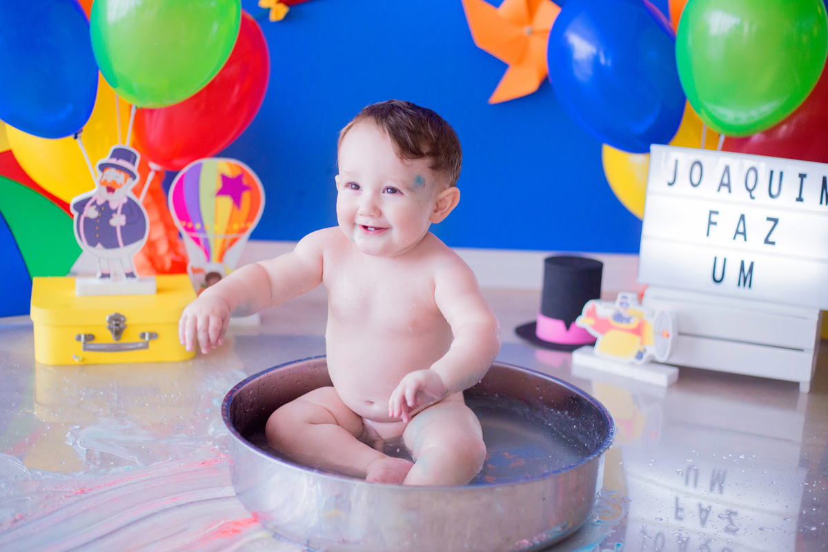 acompanhamento mensal de bebe caxias do sul figurino cenario tematico  personagem foto infantil serra gaucha fotografia familia mundo azul rosa ensaio fotografico crianca newborn baby menino menina smash the cake esmague o bolo banheira urso circo