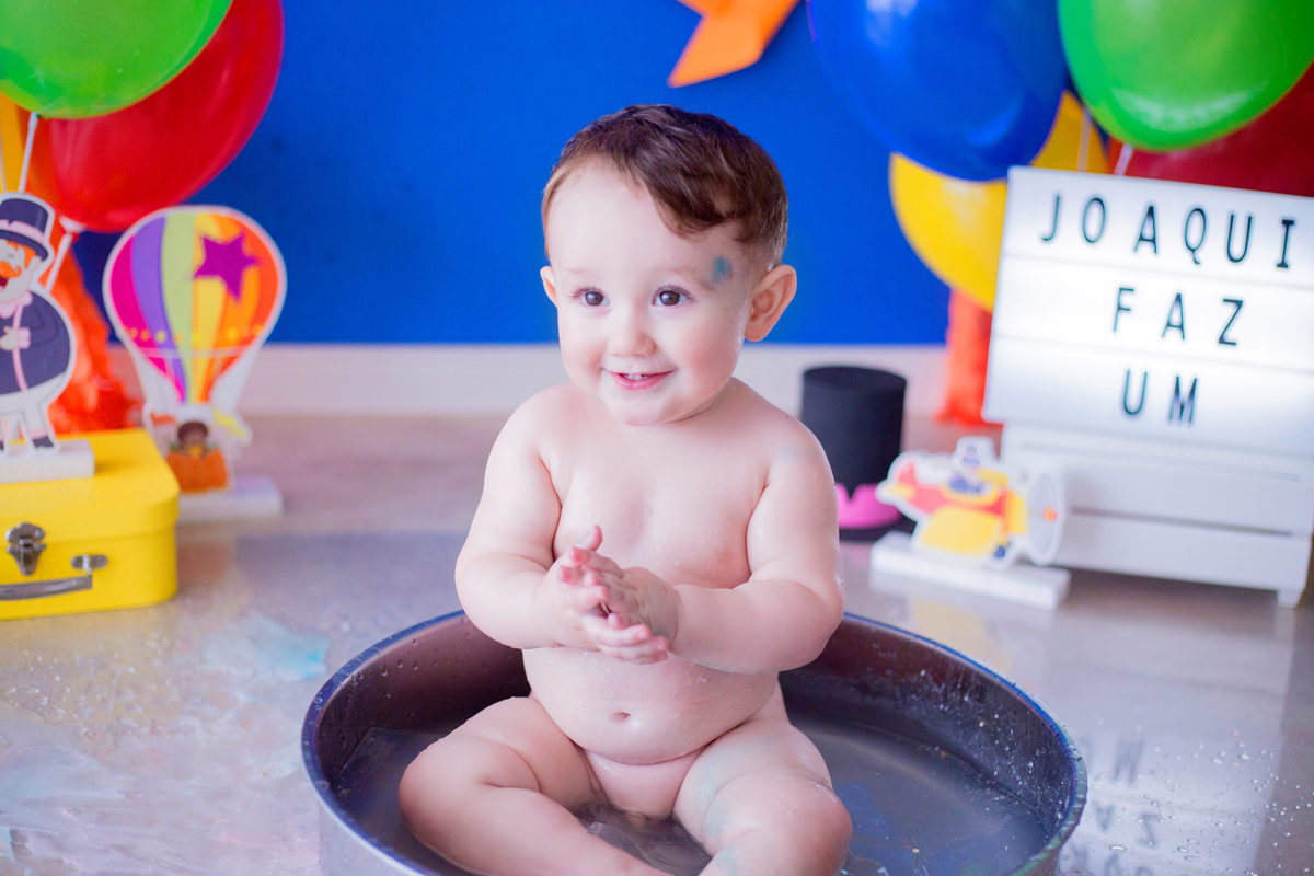 acompanhamento mensal de bebe caxias do sul figurino cenario tematico  personagem foto infantil serra gaucha fotografia familia mundo azul rosa ensaio fotografico crianca newborn baby menino menina smash the cake esmague o bolo banheira urso circo