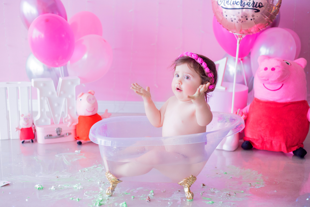 acompanhamento mensal de bebe caxias do sul figurino cenario tematico  personagem foto infantil serra gaucha fotografia familia mundo azul rosa ensaio fotografico crianca newborn baby menino menina smash the cake esmague o bolo banheira urso circo