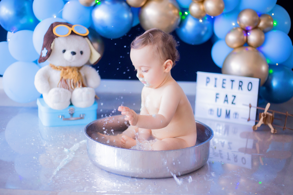 acompanhamento mensal de bebe caxias do sul figurino cenario tematico  personagem foto infantil serra gaucha fotografia familia mundo azul rosa ensaio fotografico crianca newborn baby menino menina smash the cake esmague o bolo banheira urso circo