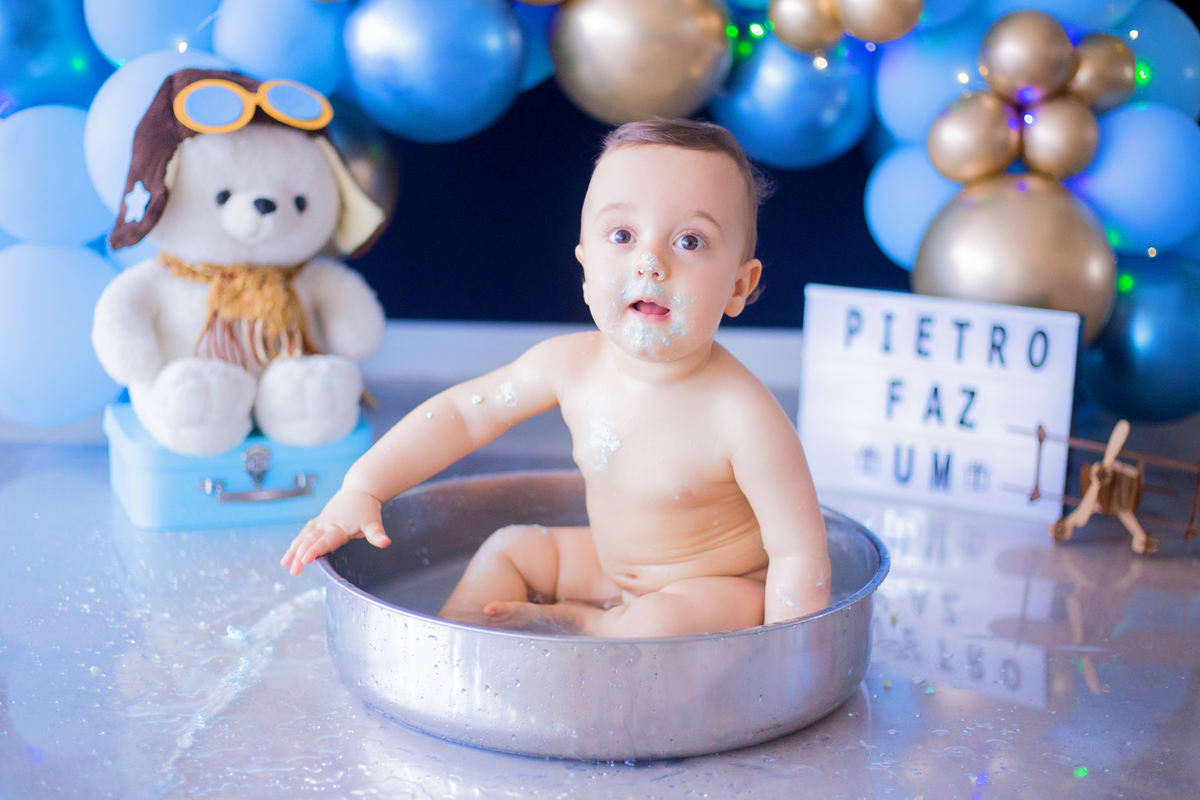 acompanhamento mensal de bebe caxias do sul figurino cenario tematico  personagem foto infantil serra gaucha fotografia familia mundo azul rosa ensaio fotografico crianca newborn baby menino menina smash the cake esmague o bolo banheira urso circo
