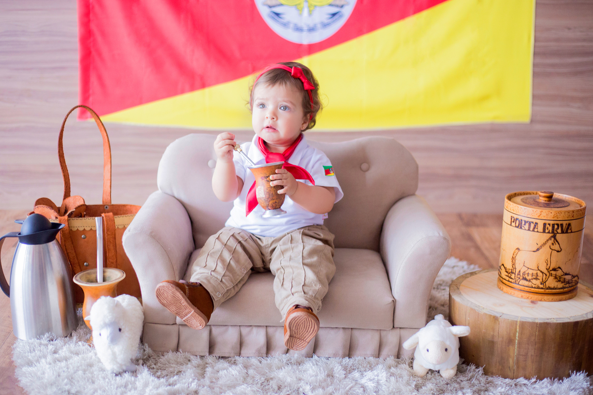 acompanhamento mensal de bebe caxias do sul figurino cenario tematico  personagem foto infantil serra gaucha fotografia familia mundo azul rosa ensaio fotografico crianca newborn baby menino menina smash the cake esmague o bolo banheira urso circo