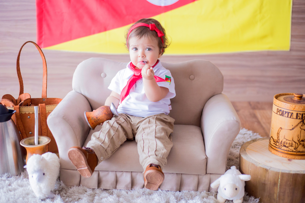 acompanhamento mensal de bebe caxias do sul figurino cenario tematico  personagem foto infantil serra gaucha fotografia familia mundo azul rosa ensaio fotografico crianca newborn baby menino menina smash the cake esmague o bolo banheira urso circo