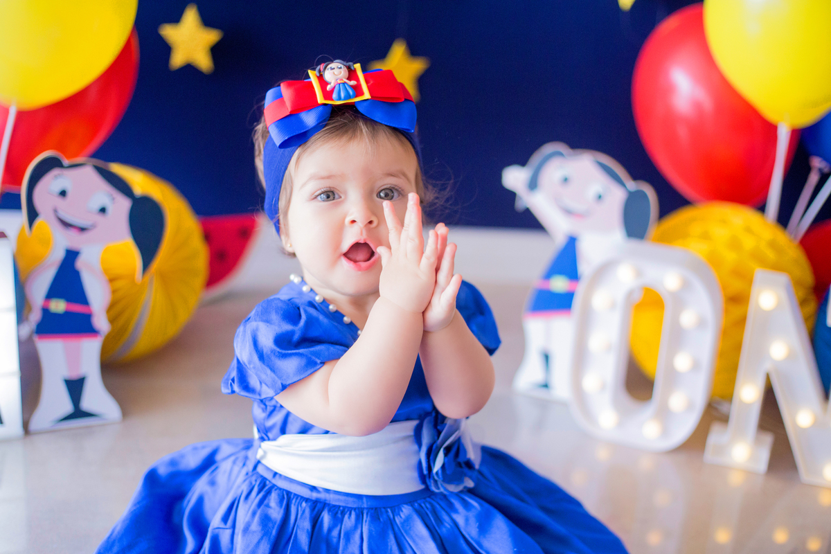acompanhamento mensal de bebe caxias do sul figurino cenario tematico  personagem foto infantil serra gaucha fotografia familia mundo azul rosa ensaio fotografico crianca newborn baby menino menina smash the cake esmague o bolo banheira urso circo