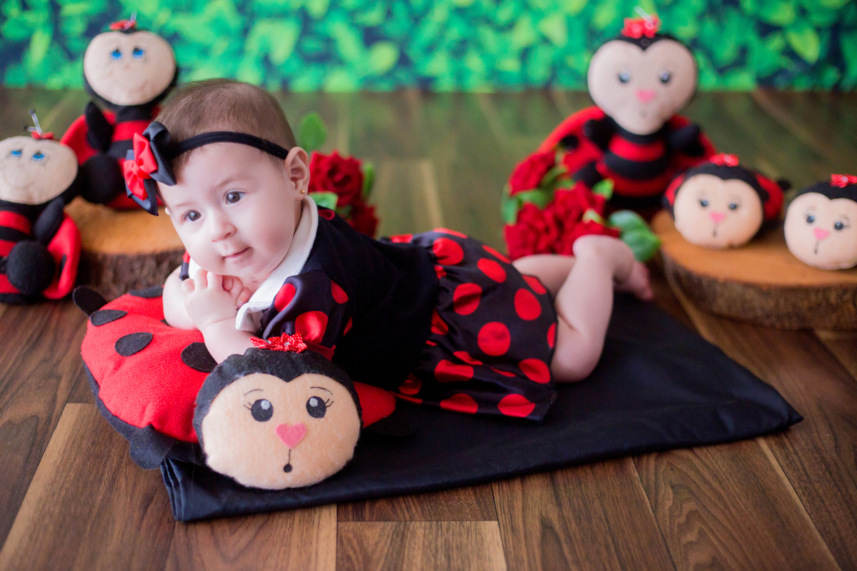 acompanhamento mensal de bebe caxias do sul figurino cenario tematico  personagem foto infantil serra gaucha fotografia familia mundo azul rosa ensaio fotografico crianca newborn baby menino menina smash the cake esmague o bolo banheira urso circo