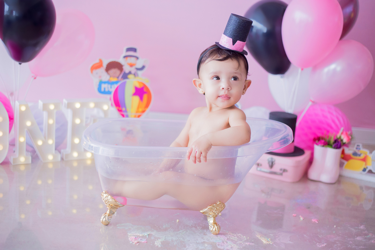 acompanhamento mensal de bebe caxias do sul figurino cenario tematico  personagem foto infantil serra gaucha fotografia familia mundo azul rosa ensaio fotografico crianca newborn baby menino menina smash the cake esmague o bolo banheira urso circo