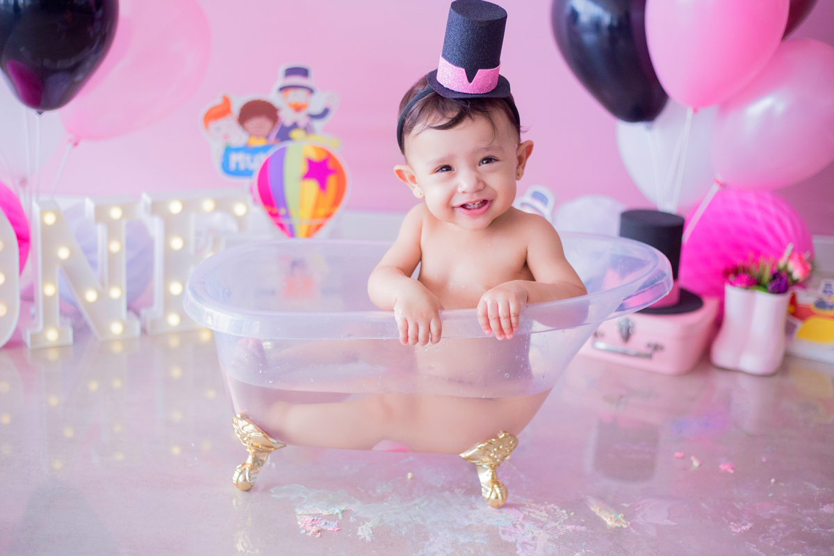 acompanhamento mensal de bebe caxias do sul figurino cenario tematico  personagem foto infantil serra gaucha fotografia familia mundo azul rosa ensaio fotografico crianca newborn baby menino menina smash the cake esmague o bolo banheira urso circo