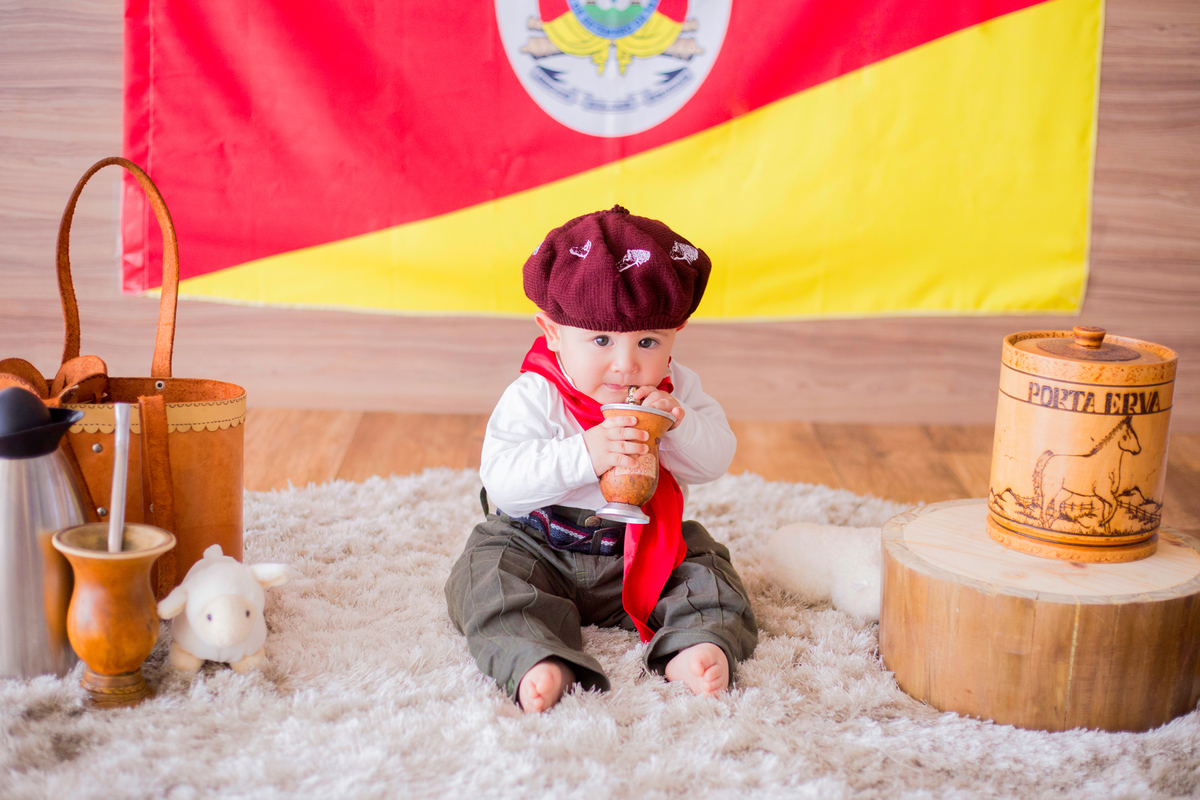 acompanhamento mensal de bebe caxias do sul figurino cenario tematico  personagem foto infantil serra gaucha fotografia familia mundo azul rosa ensaio fotografico crianca newborn baby menino menina smash the cake esmague o bolo banheira urso circo