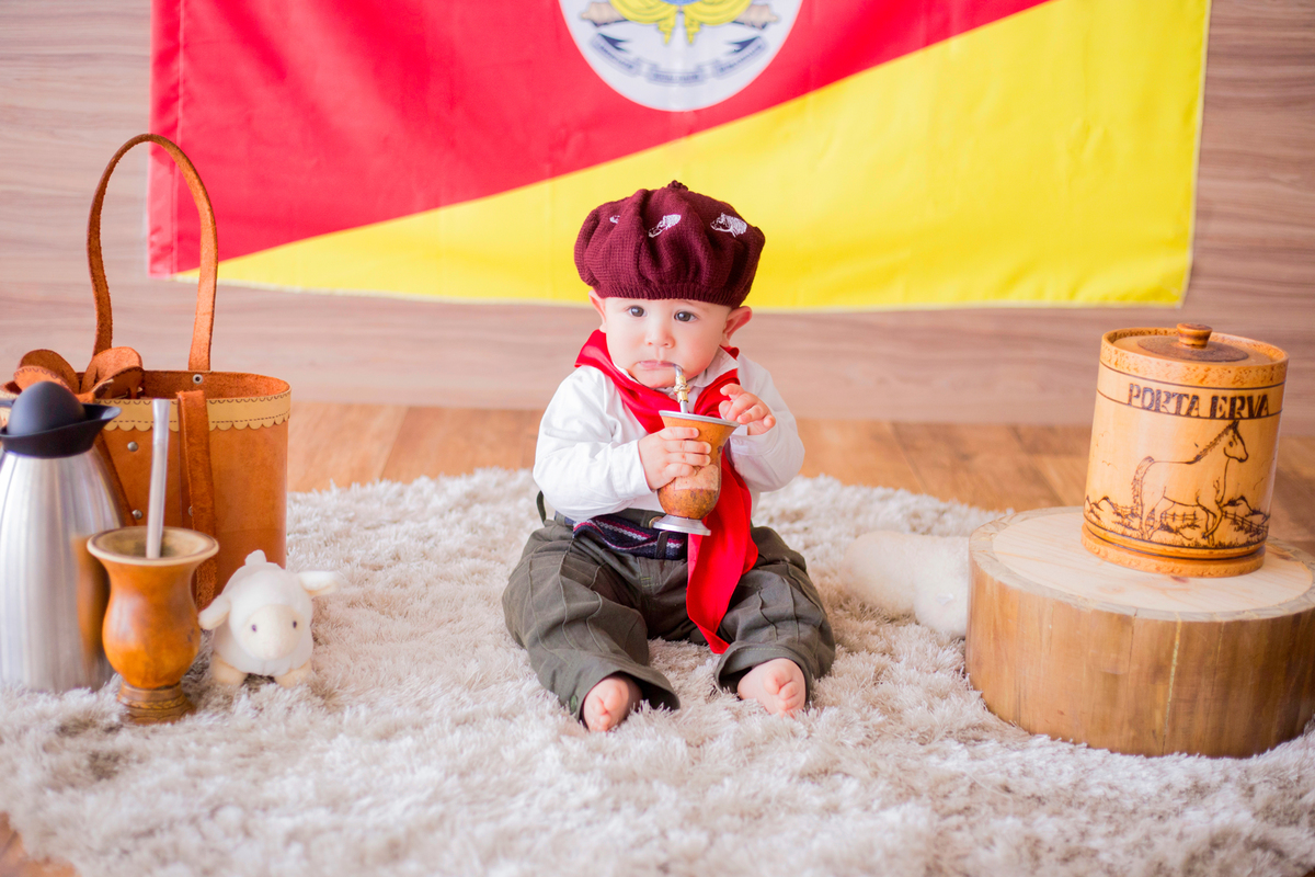 acompanhamento mensal de bebe caxias do sul figurino cenario tematico  personagem foto infantil serra gaucha fotografia familia mundo azul rosa ensaio fotografico crianca newborn baby menino menina smash the cake esmague o bolo banheira urso circo