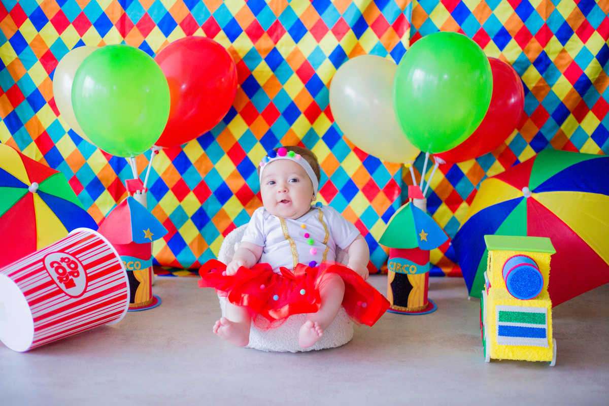 acompanhamento mensal de bebe caxias do sul figurino cenario tematico  personagem foto infantil serra gaucha fotografia familia mundo azul rosa ensaio fotografico crianca newborn baby menino menina smash the cake esmague o bolo banheira urso circo