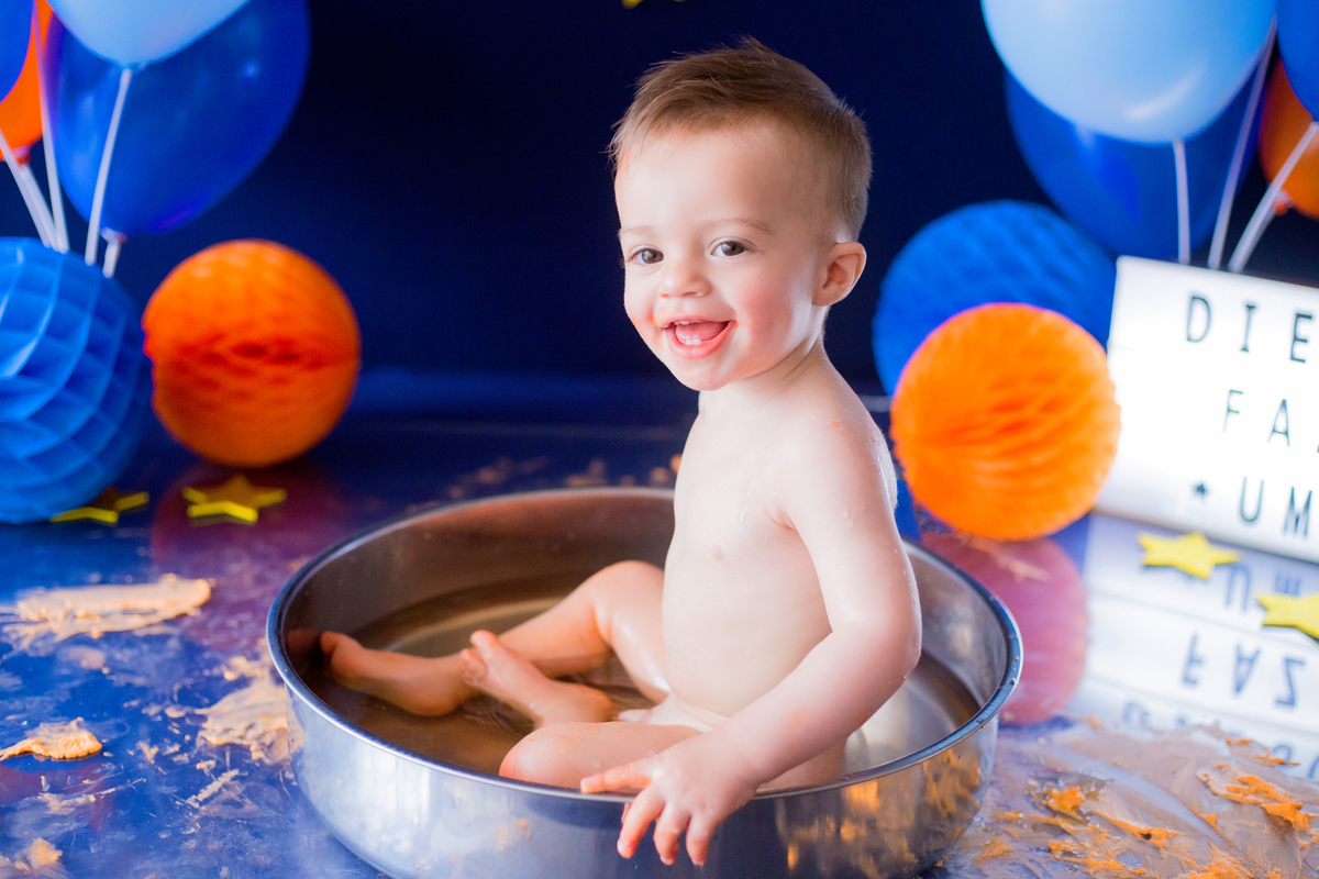 acompanhamento mensal de bebe caxias do sul figurino cenario tematico  personagem foto infantil serra gaucha fotografia familia mundo azul rosa ensaio fotografico crianca newborn baby menino menina smash the cake esmague o bolo banheira urso circo