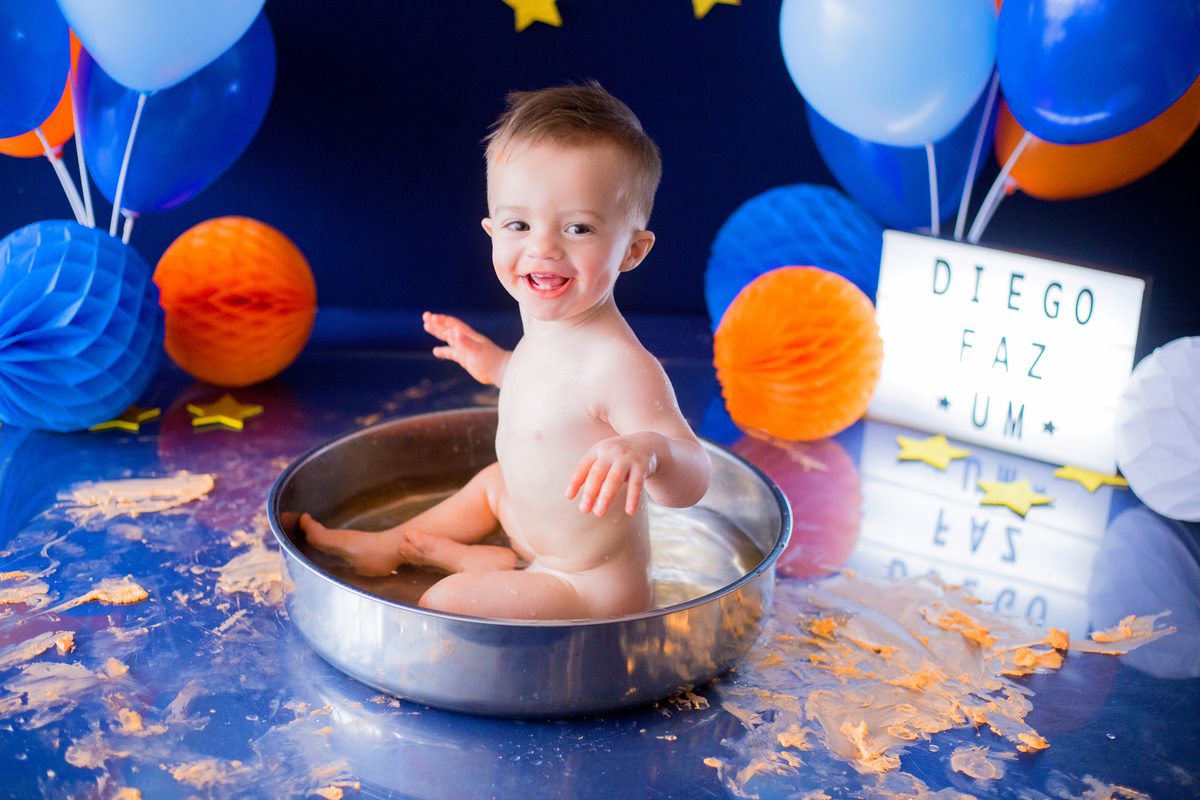 acompanhamento mensal de bebe caxias do sul figurino cenario tematico  personagem foto infantil serra gaucha fotografia familia mundo azul rosa ensaio fotografico crianca newborn baby menino menina smash the cake esmague o bolo banheira urso circo