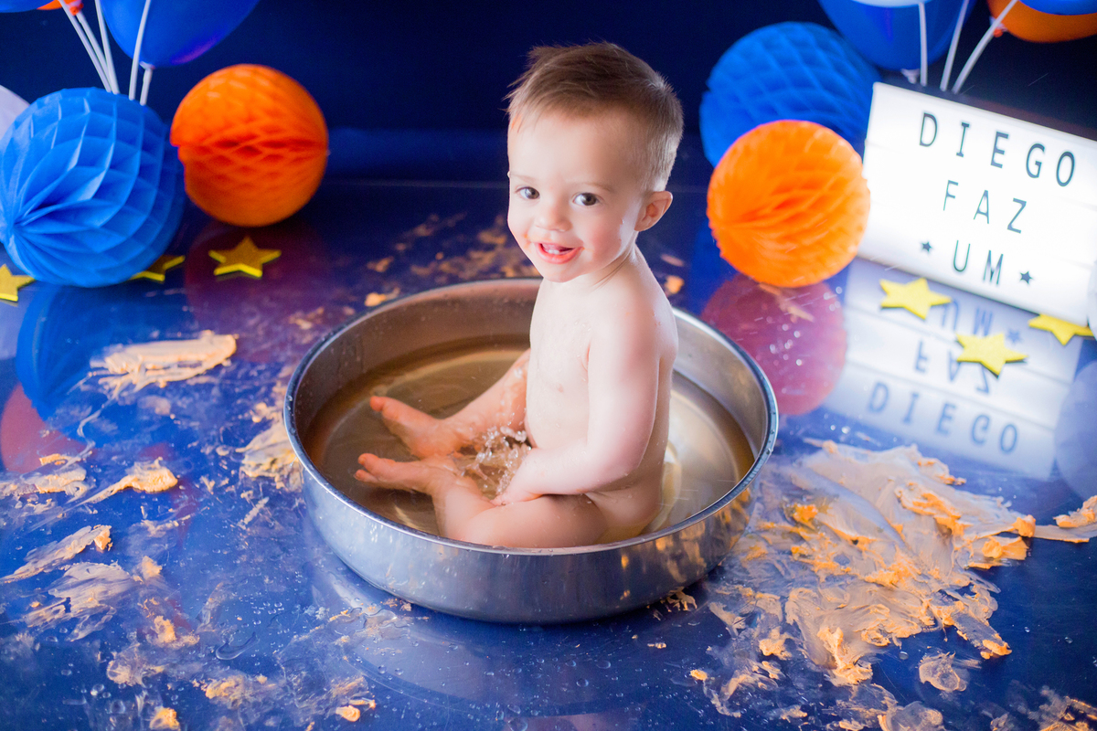 acompanhamento mensal de bebe caxias do sul figurino cenario tematico  personagem foto infantil serra gaucha fotografia familia mundo azul rosa ensaio fotografico crianca newborn baby menino menina smash the cake esmague o bolo banheira urso circo