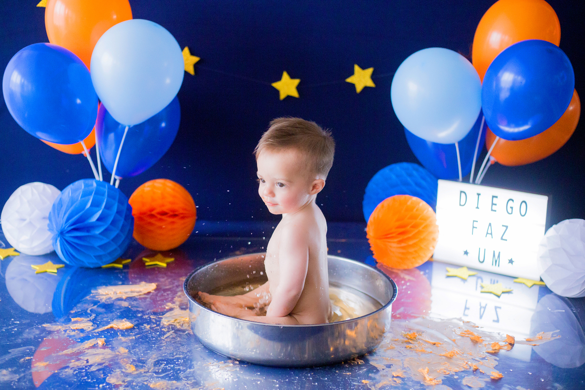 acompanhamento mensal de bebe caxias do sul figurino cenario tematico  personagem foto infantil serra gaucha fotografia familia mundo azul rosa ensaio fotografico crianca newborn baby menino menina smash the cake esmague o bolo banheira urso circo